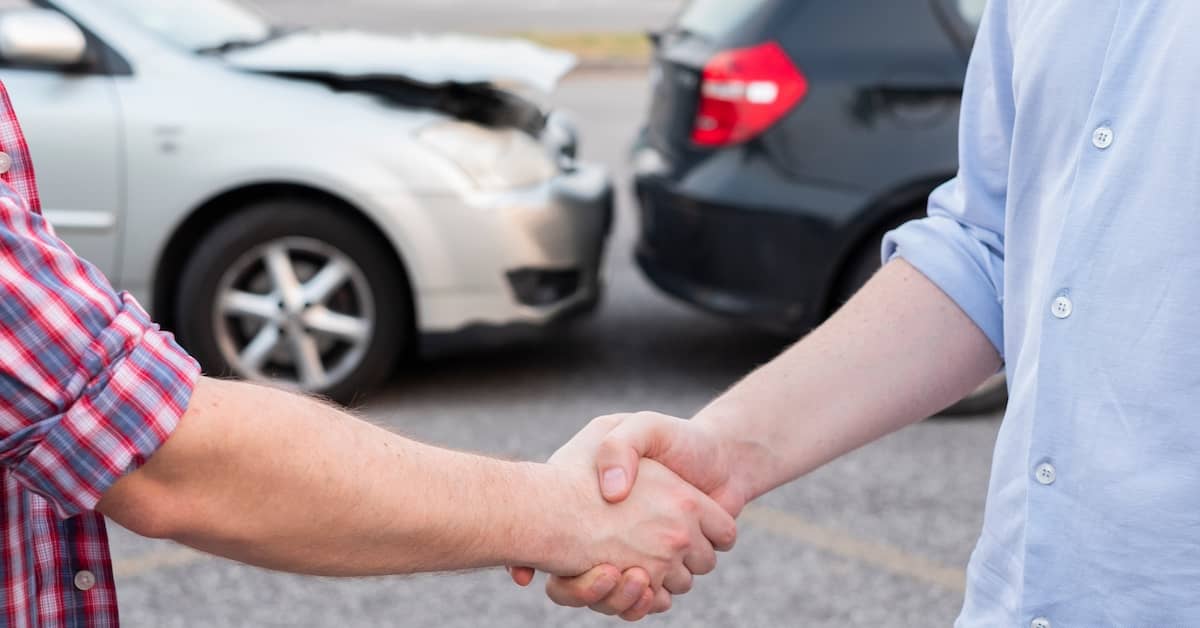 Drivers shaking hands after car accident settlement | Colombo Law